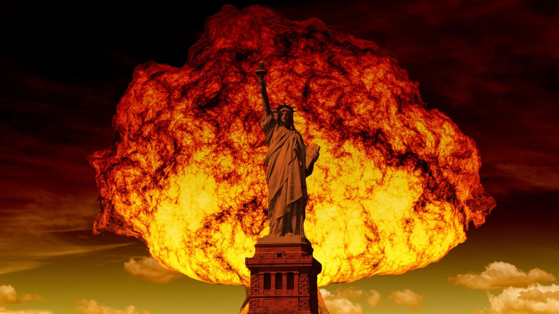 Statua Wolności na tle grzyba atomowego. Fot. Pixabay.co,