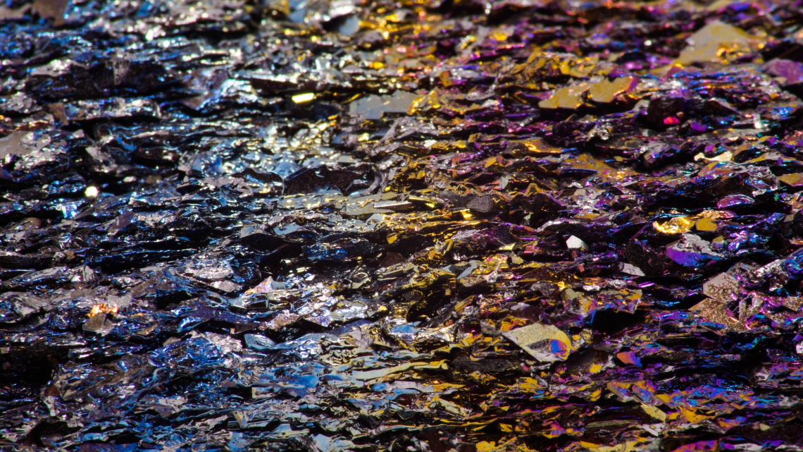 Minerały mieniące się różnymi kolorami. Fort. Pixabay.com